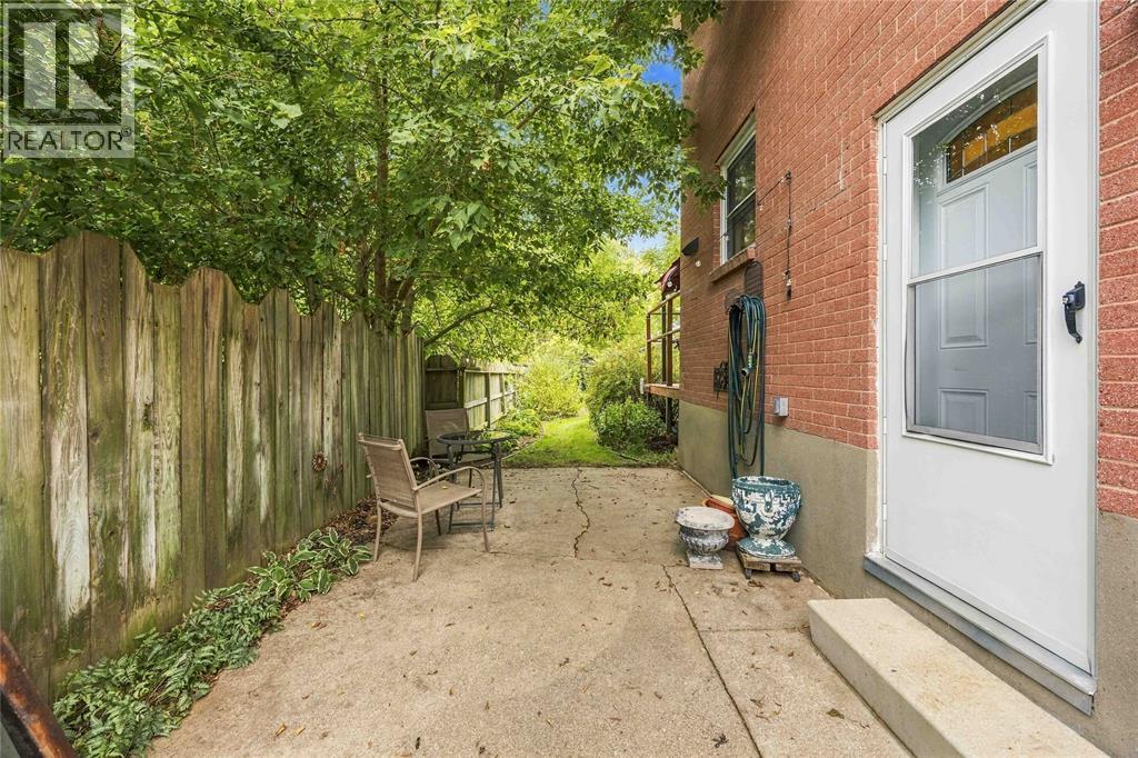 819 Elizabeth Avenue, Sarnia, ON