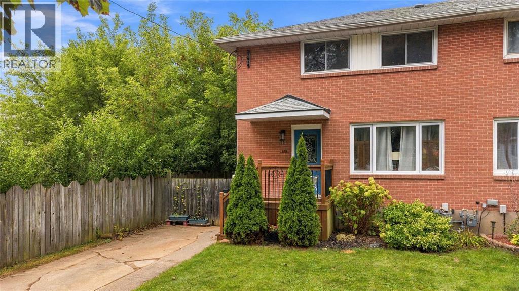 819 Elizabeth Avenue, Sarnia, ON