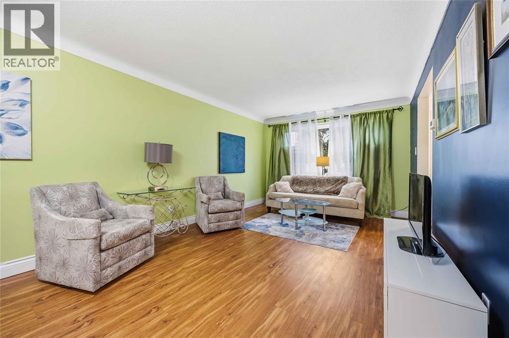819 Elizabeth Avenue, Sarnia, ON