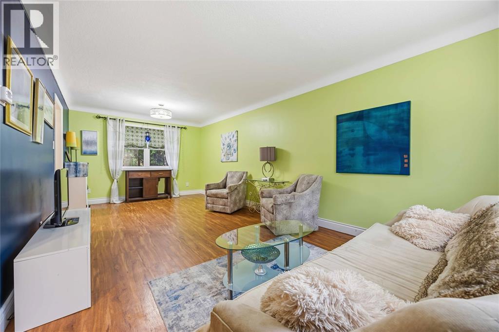819 Elizabeth Avenue, Sarnia, ON