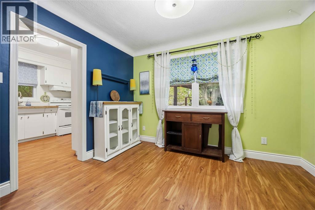819 Elizabeth Avenue, Sarnia, ON