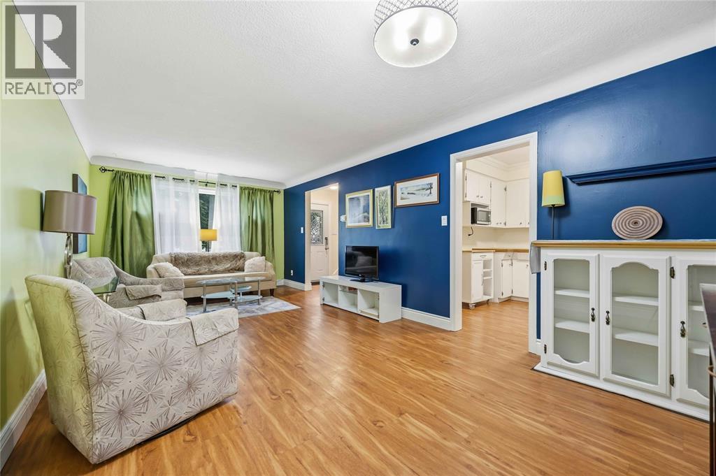 819 Elizabeth Avenue, Sarnia, ON