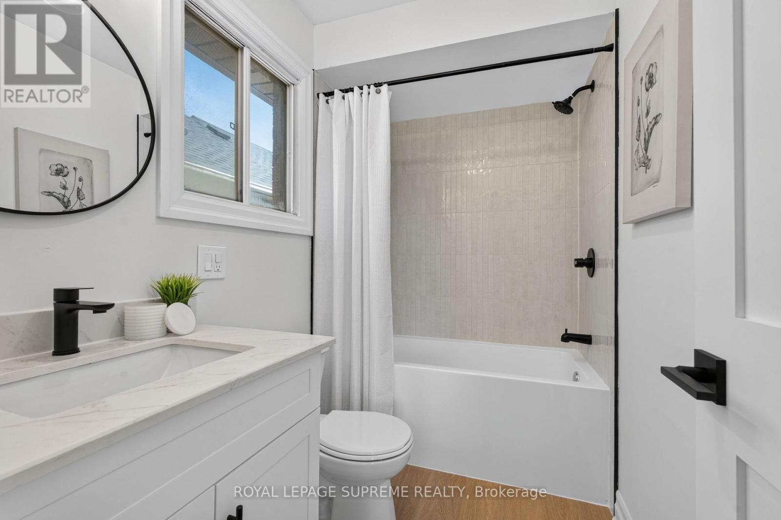 Primary Ensuite - 1967 Parkside Drive, Pickering, ON