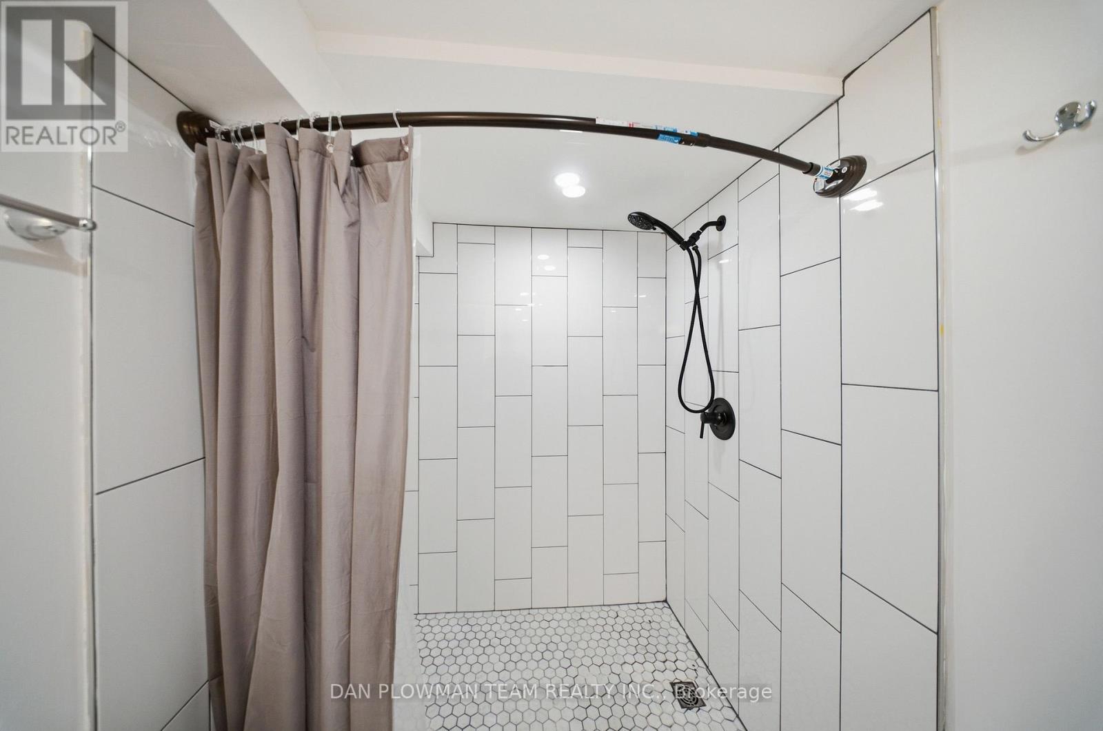 17 Rhonda Boulevard, Clarington, ON