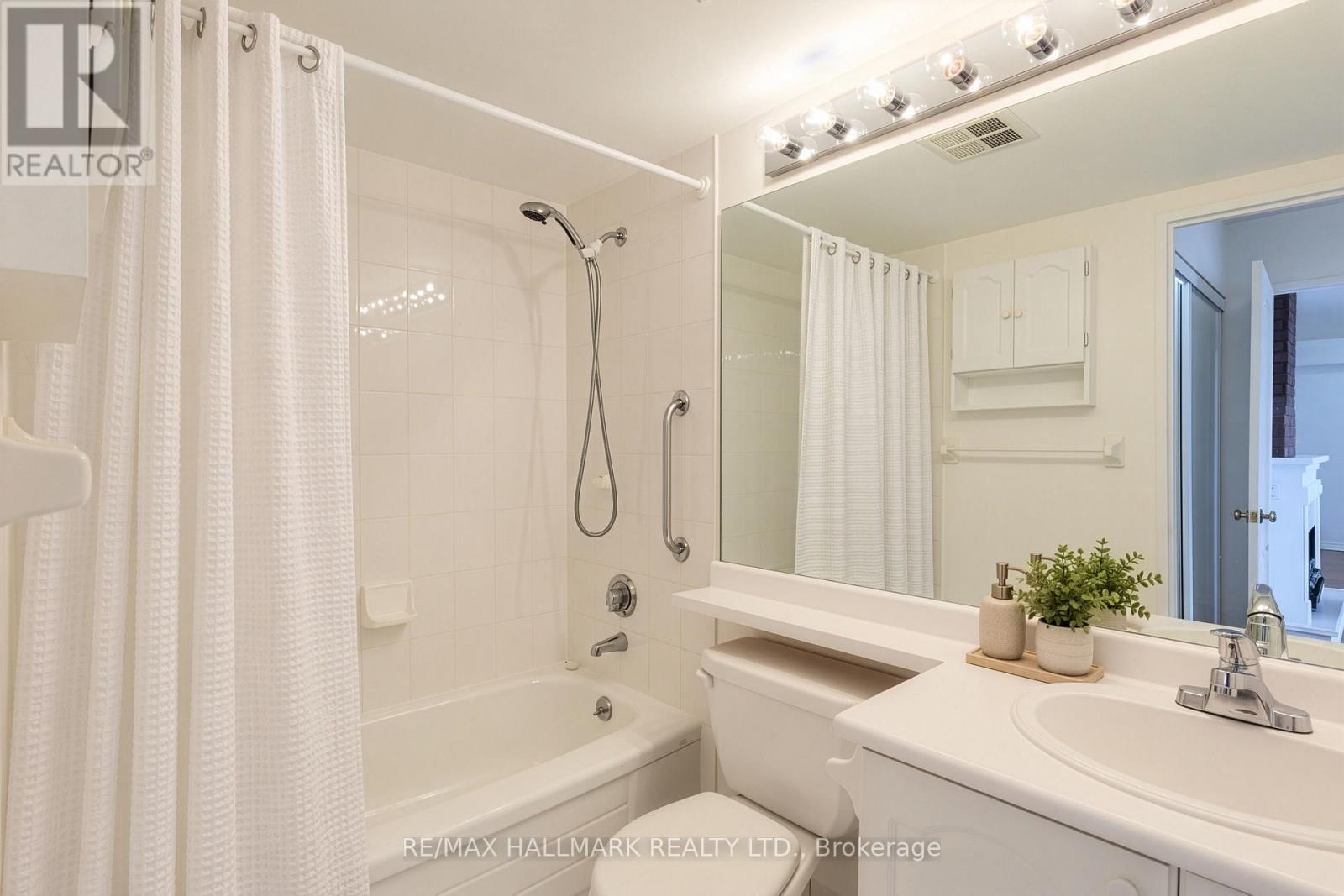 Primary Bedroom 4pc Ensuite - 978 - 1 Greystone Walk Drive, Toronto, ON