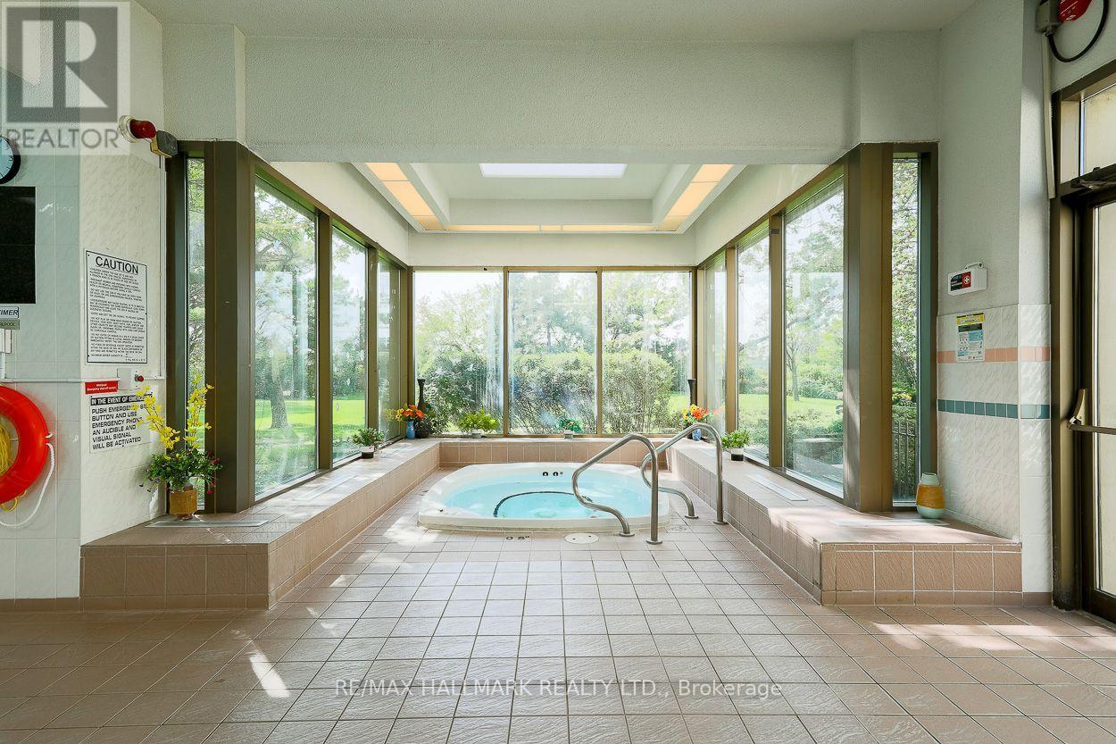 Hot Tub - 978 - 1 Greystone Walk Drive, Toronto, ON