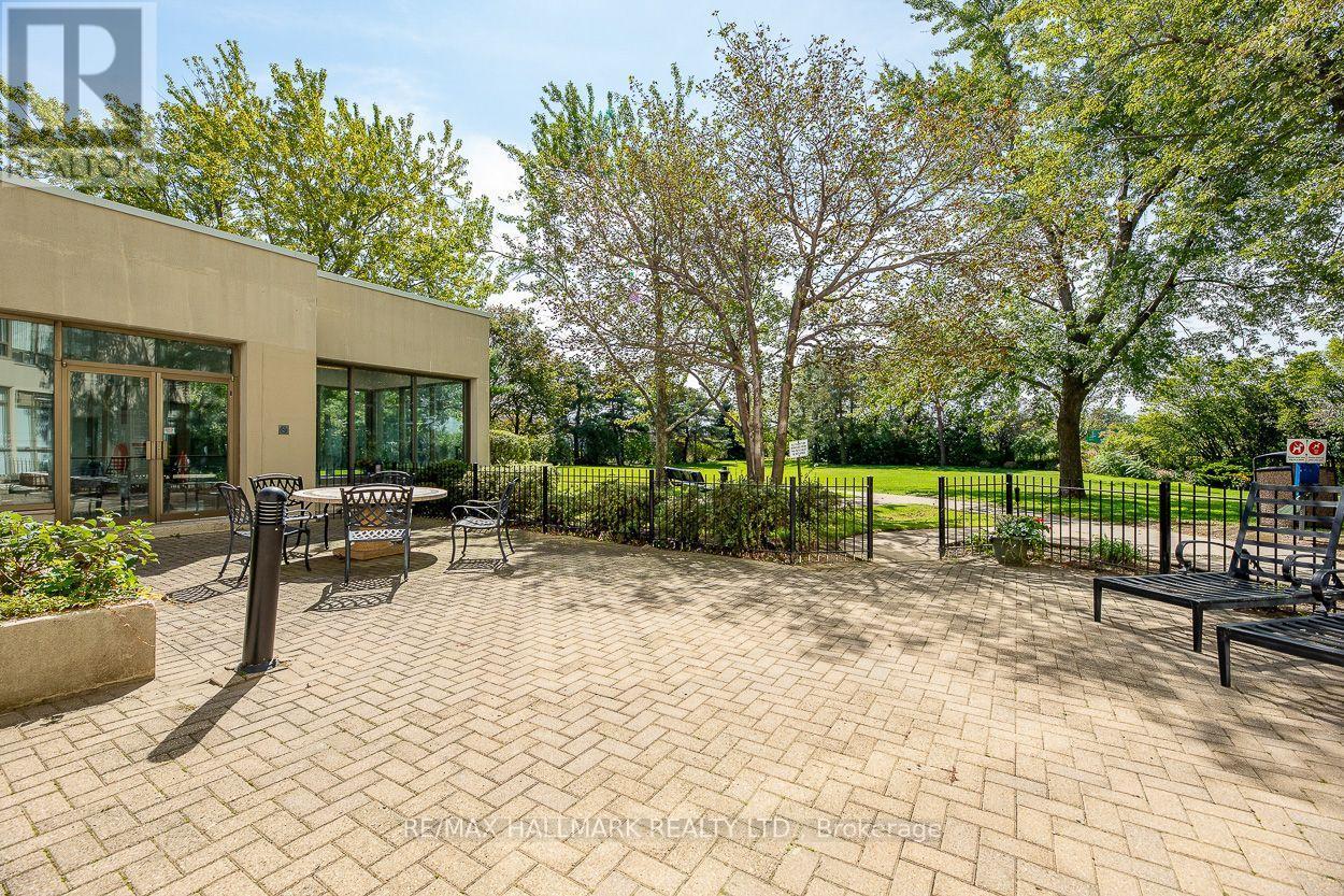 Patio - 978 - 1 Greystone Walk Drive, Toronto, ON