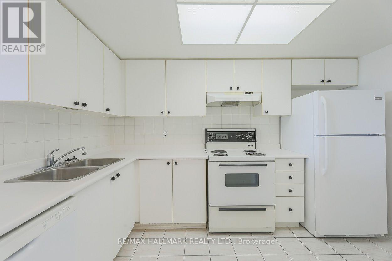 Kitchen - 978 - 1 Greystone Walk Drive, Toronto, ON