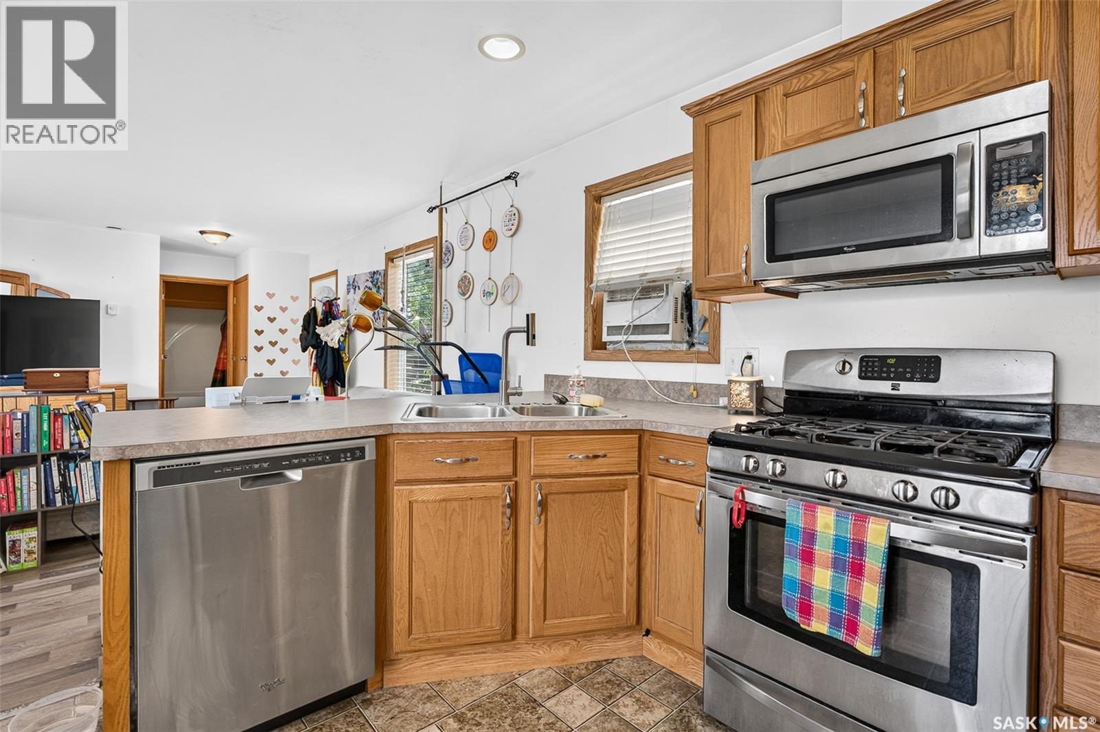 J5 1295 9Th Avenue Ne, Moose Jaw, SK