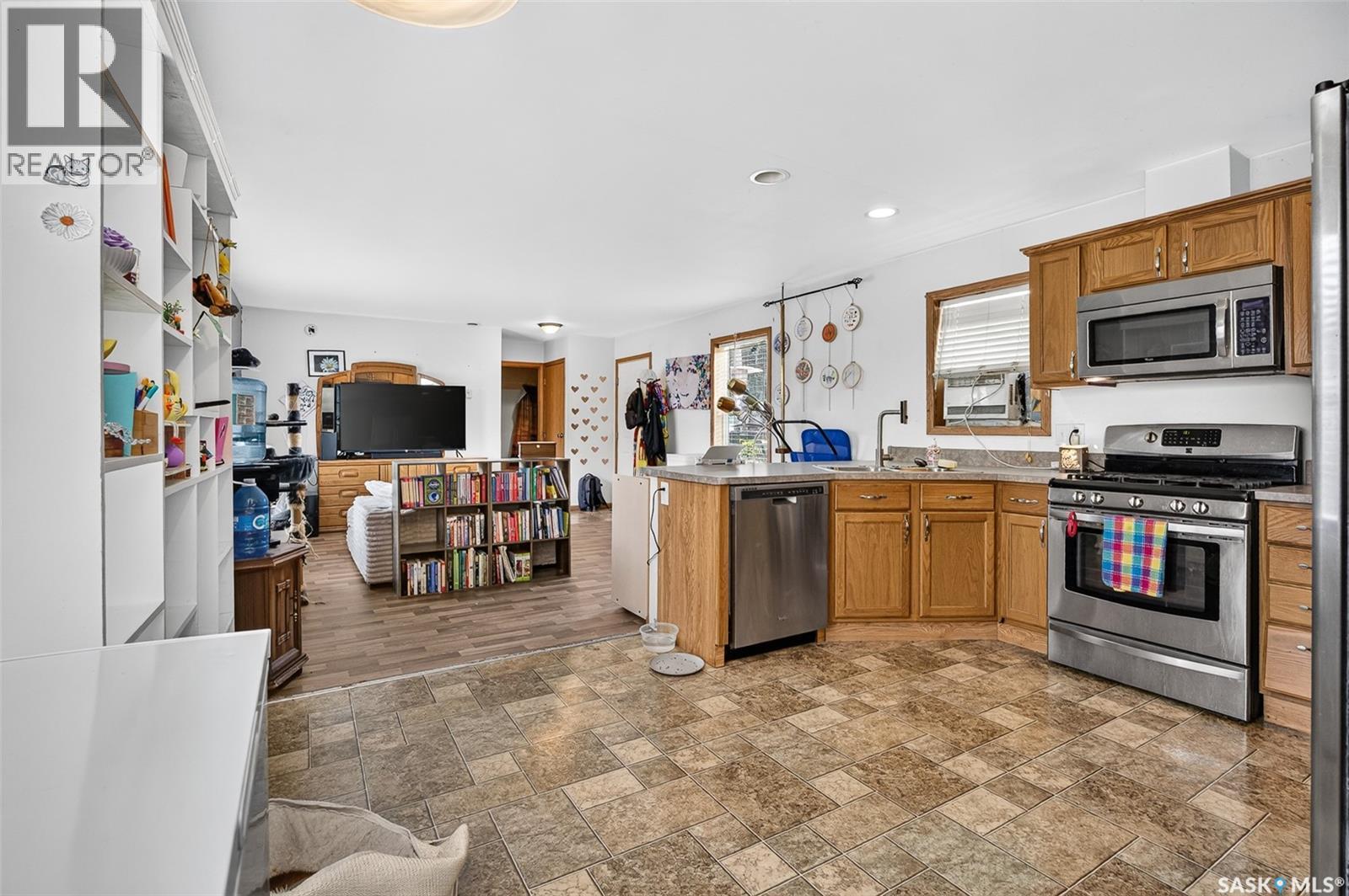 J5 1295 9Th Avenue Ne, Moose Jaw, SK