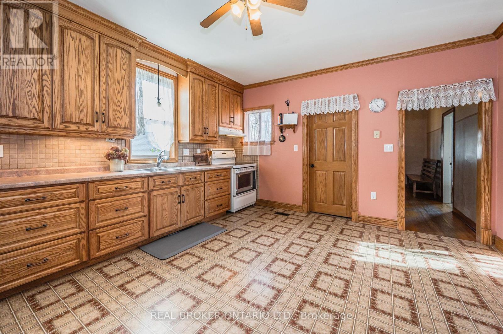 3027 Patrick Street, Howick, ON