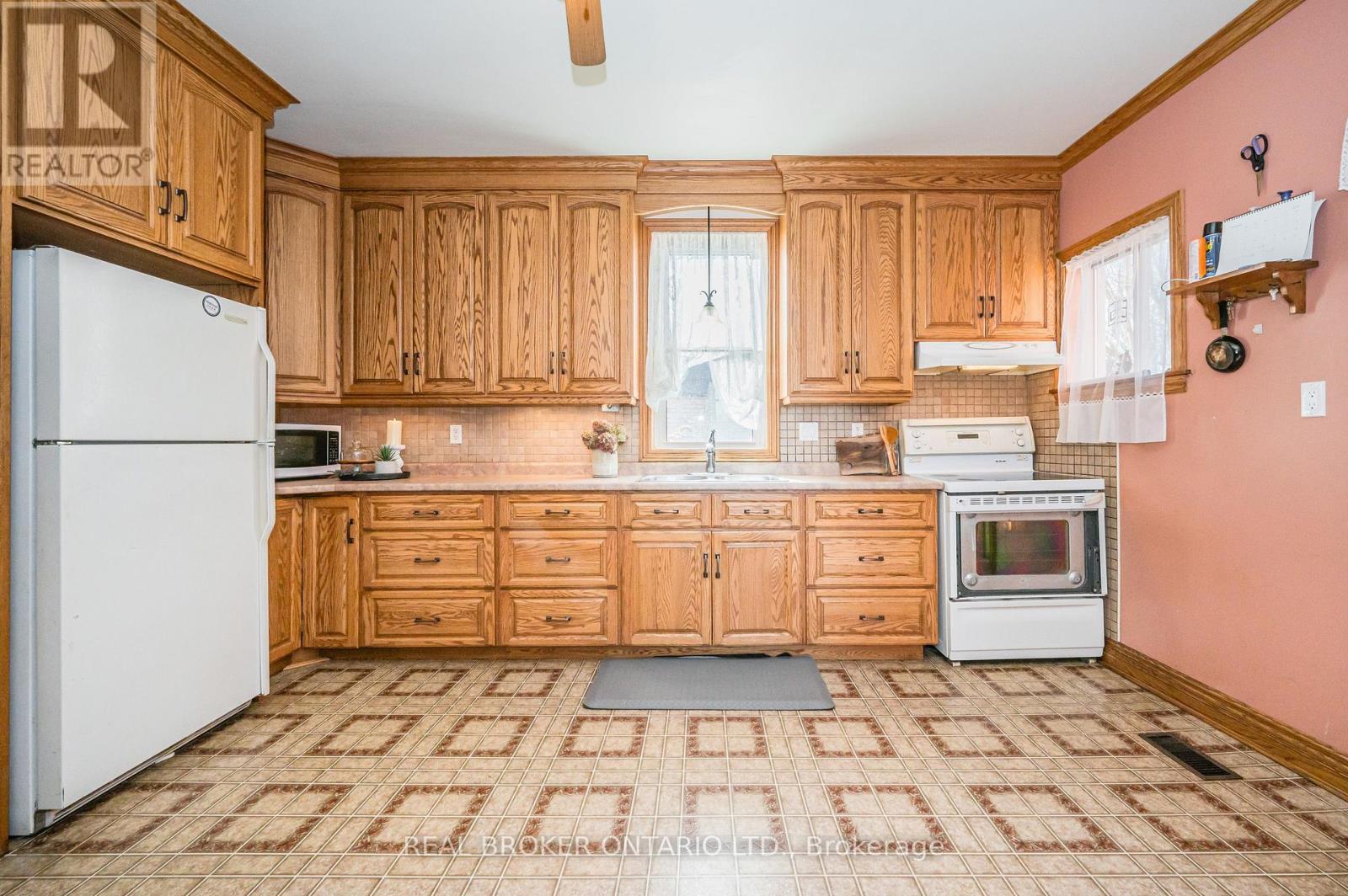 3027 Patrick Street, Howick, ON