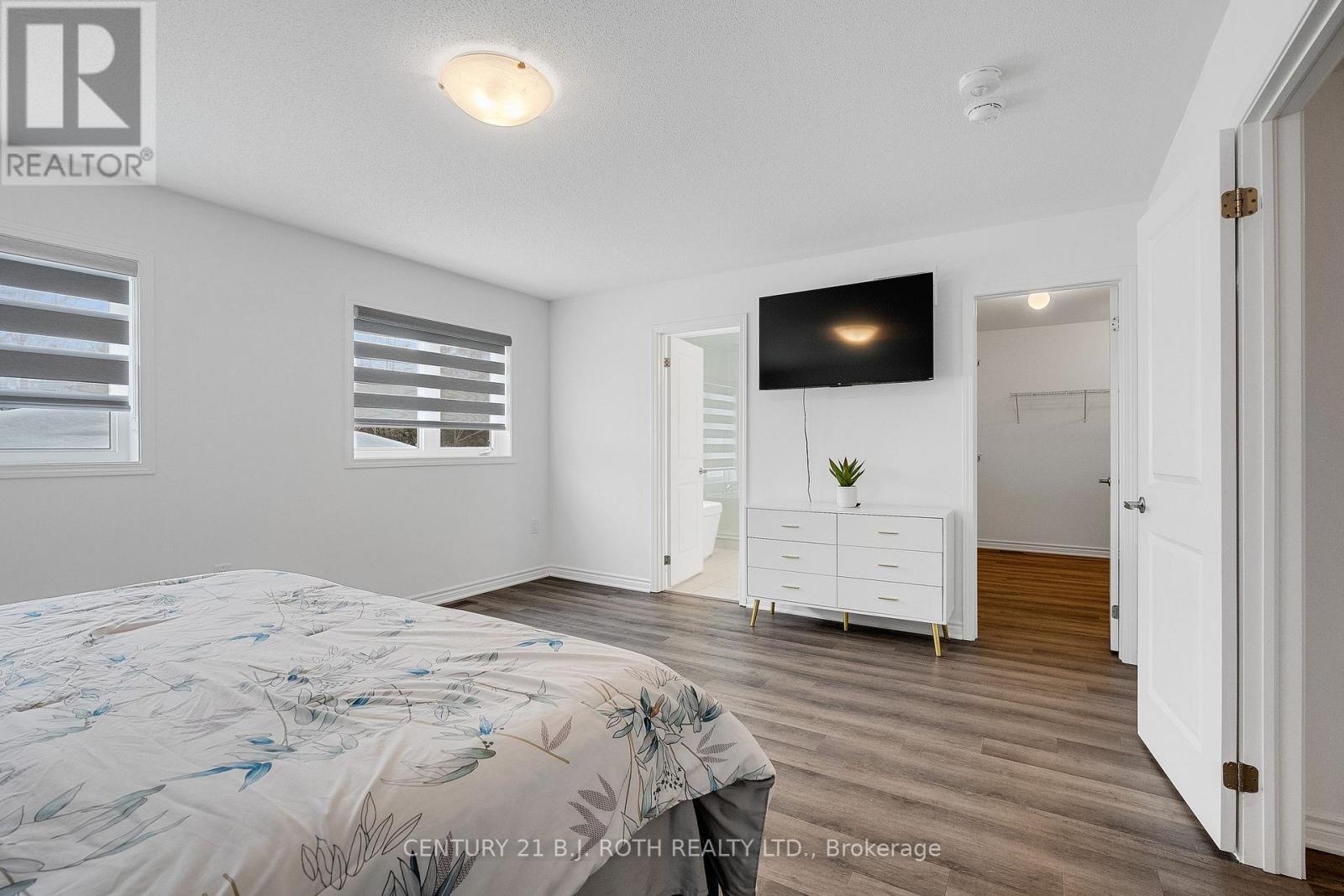 Primary Bedroom with WI Closet and Spa En-Suite - 22 Dyer Crescent, Bracebridge, ON