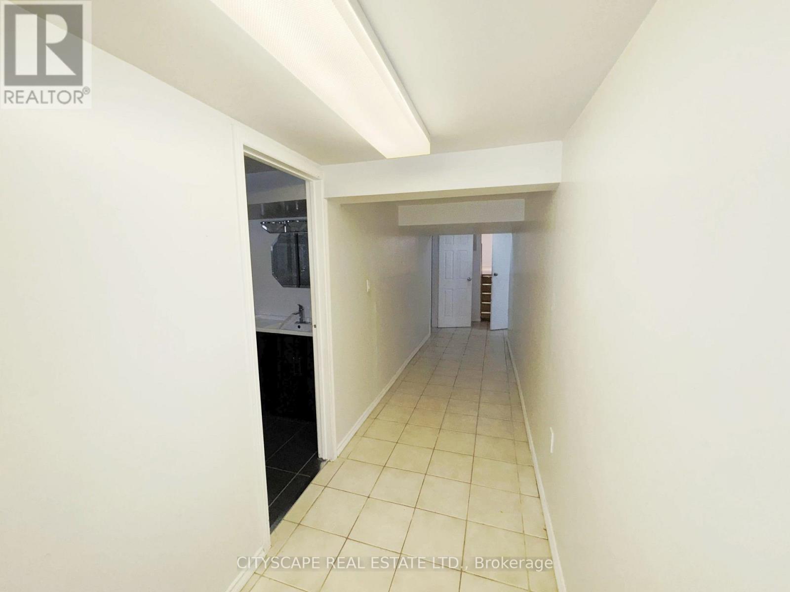 Basement Landing - 7 Quincy Court, Hamilton, ON