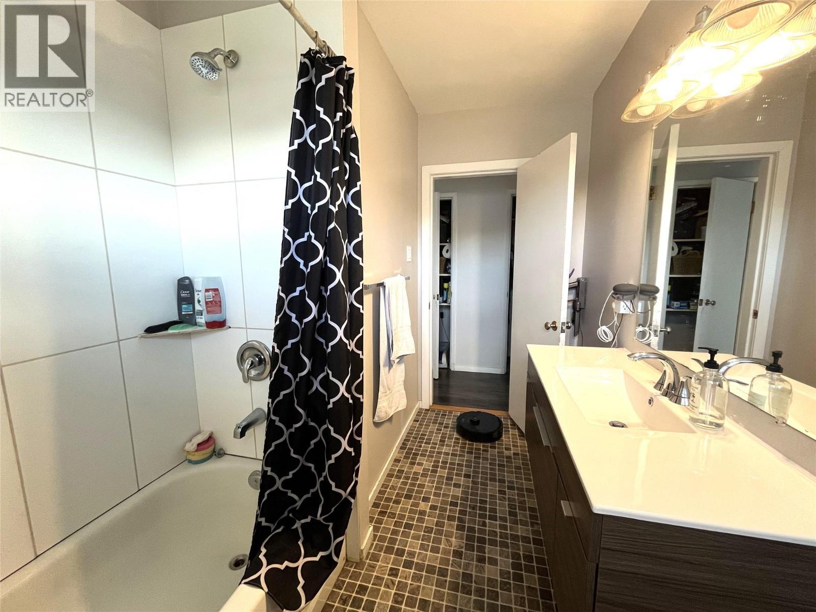 872 Selkirk Avenue, Kamloops, BC