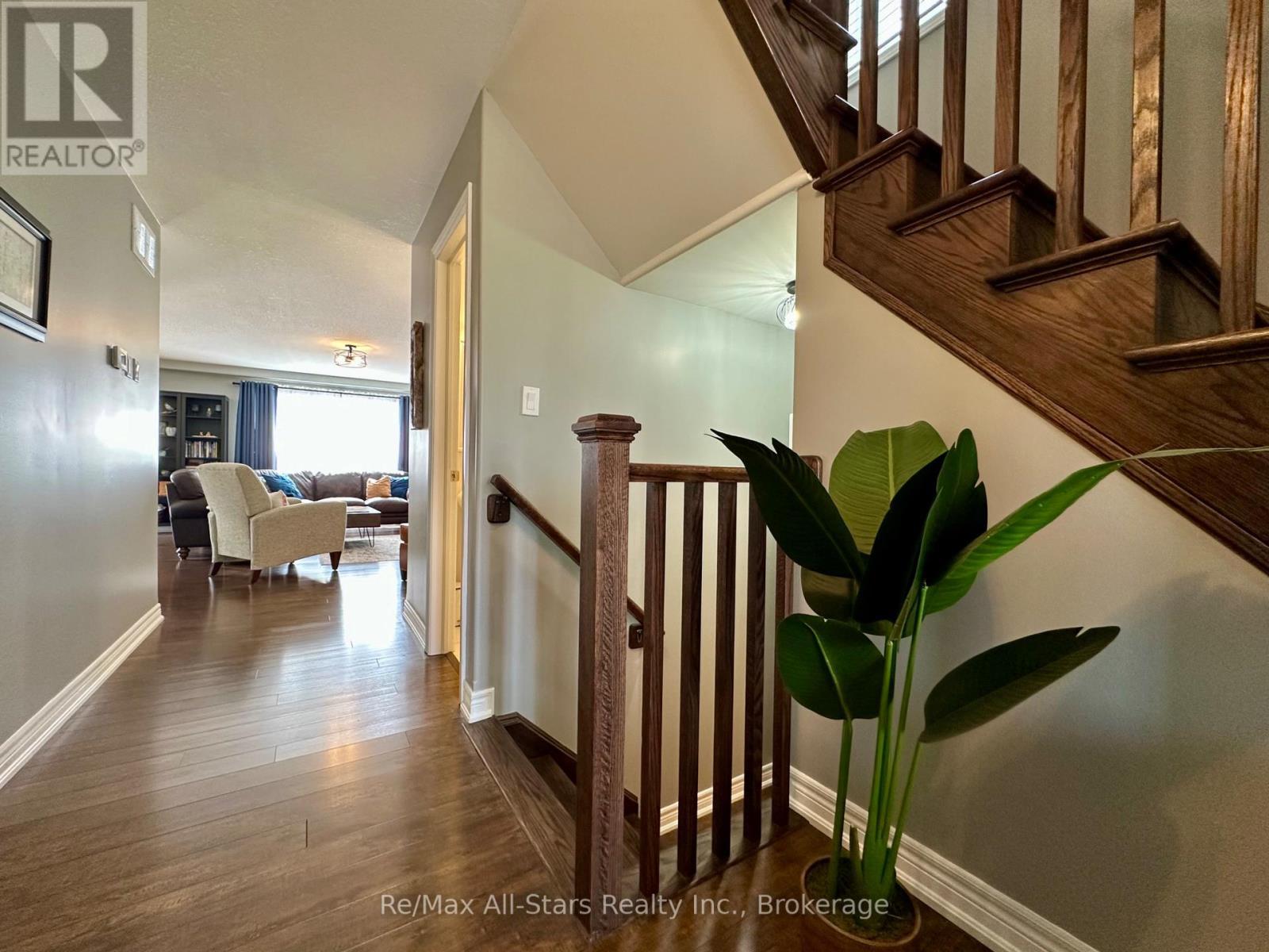 9 Briarwood Avenue, Kawartha Lakes (Lindsay), ON
