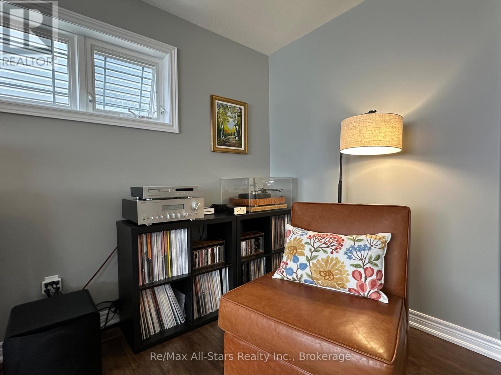 9 Briarwood Avenue, Kawartha Lakes (Lindsay), ON