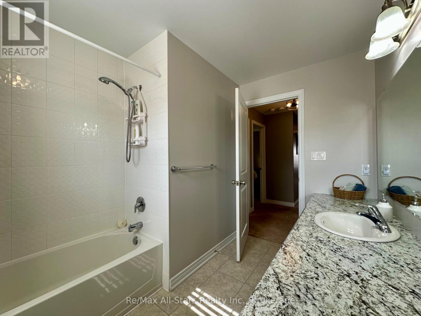 9 Briarwood Avenue, Kawartha Lakes (Lindsay), ON