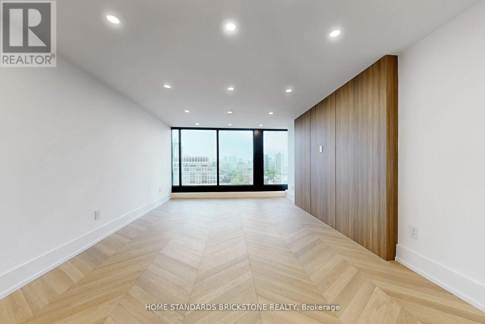 1009 - 110 Bloor Street W, Toronto, ON
