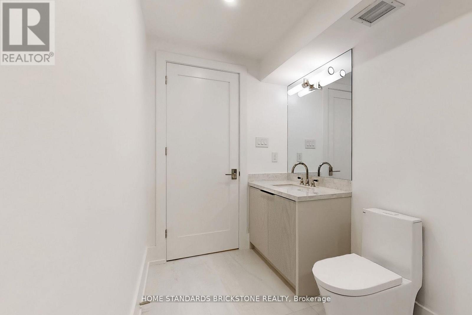 1009 - 110 Bloor Street W, Toronto, ON