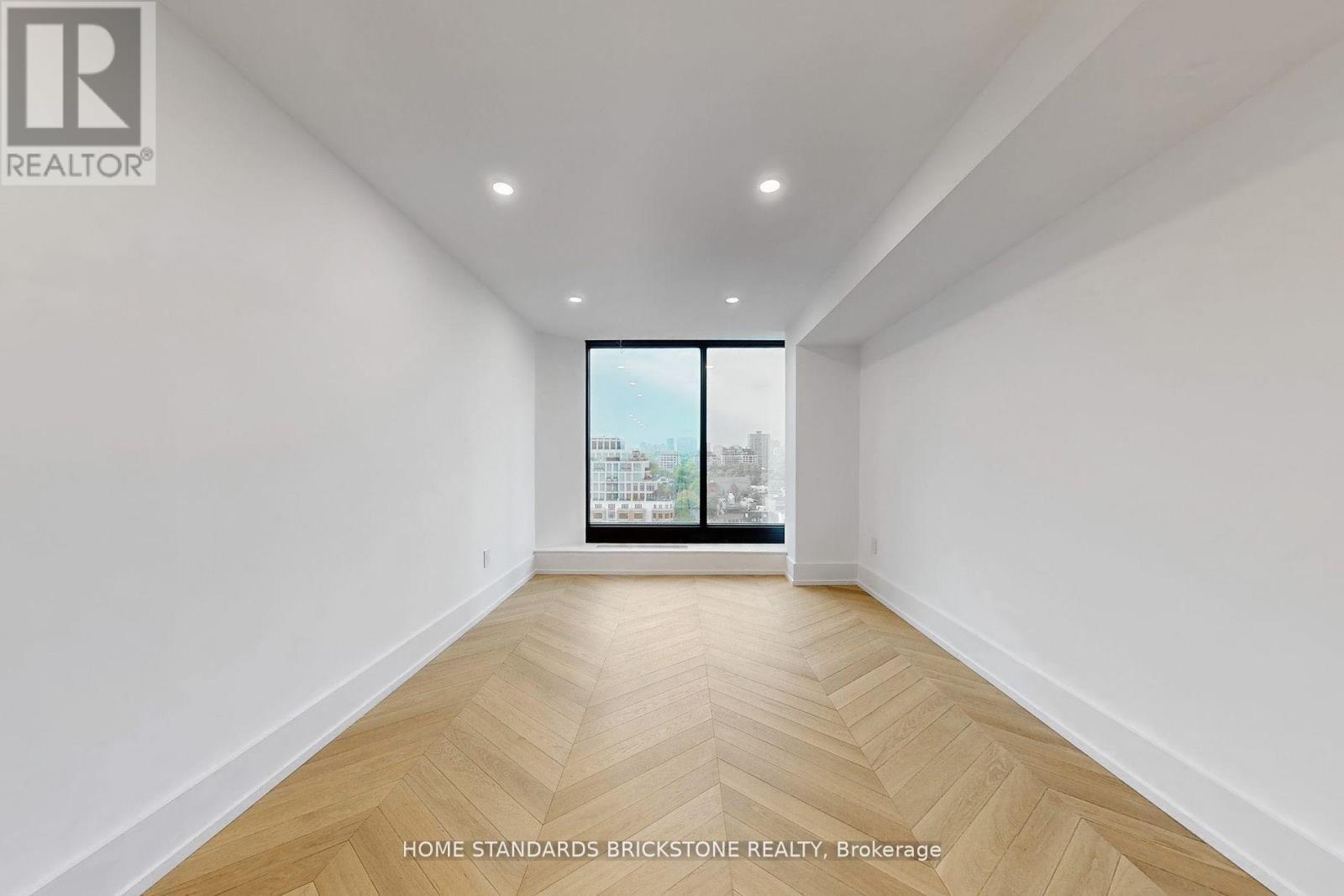 1009 - 110 Bloor Street W, Toronto, ON