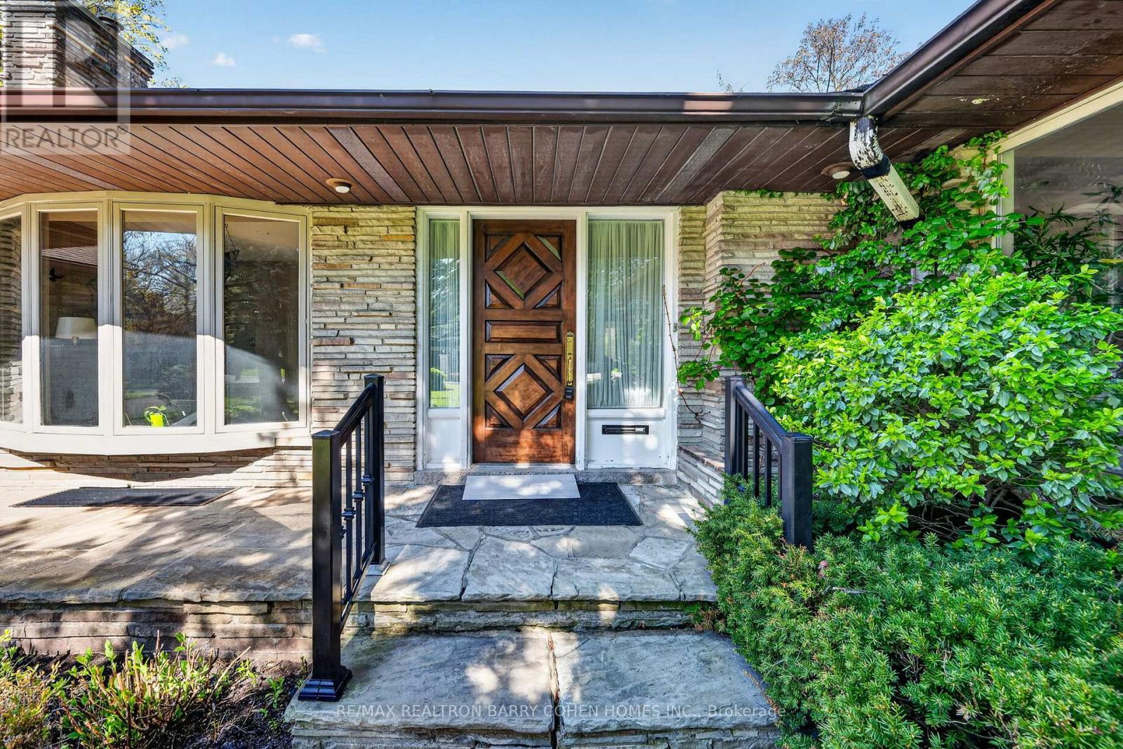 18 Brian Cliff Drive, Toronto, ON