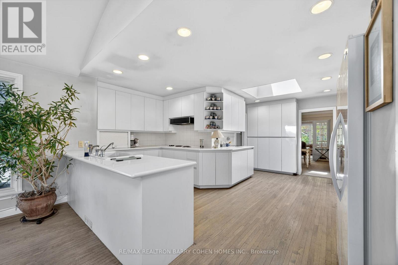 18 Brian Cliff Drive, Toronto, ON