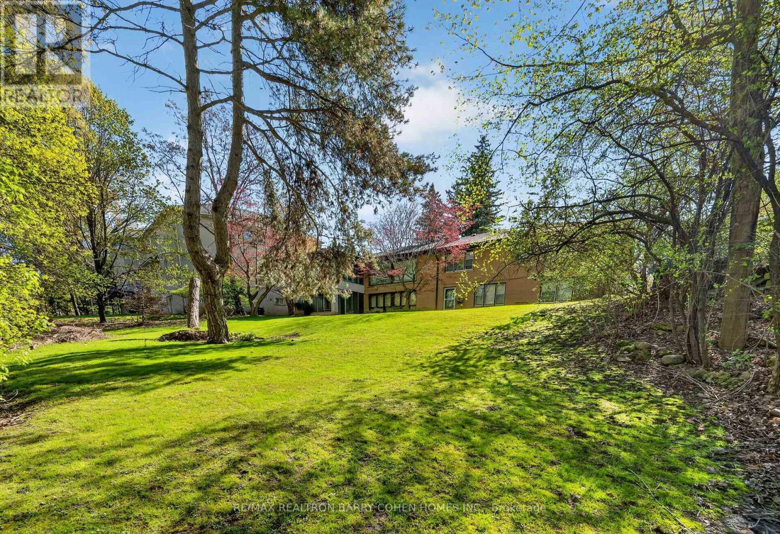 18 Brian Cliff Drive, Toronto, ON