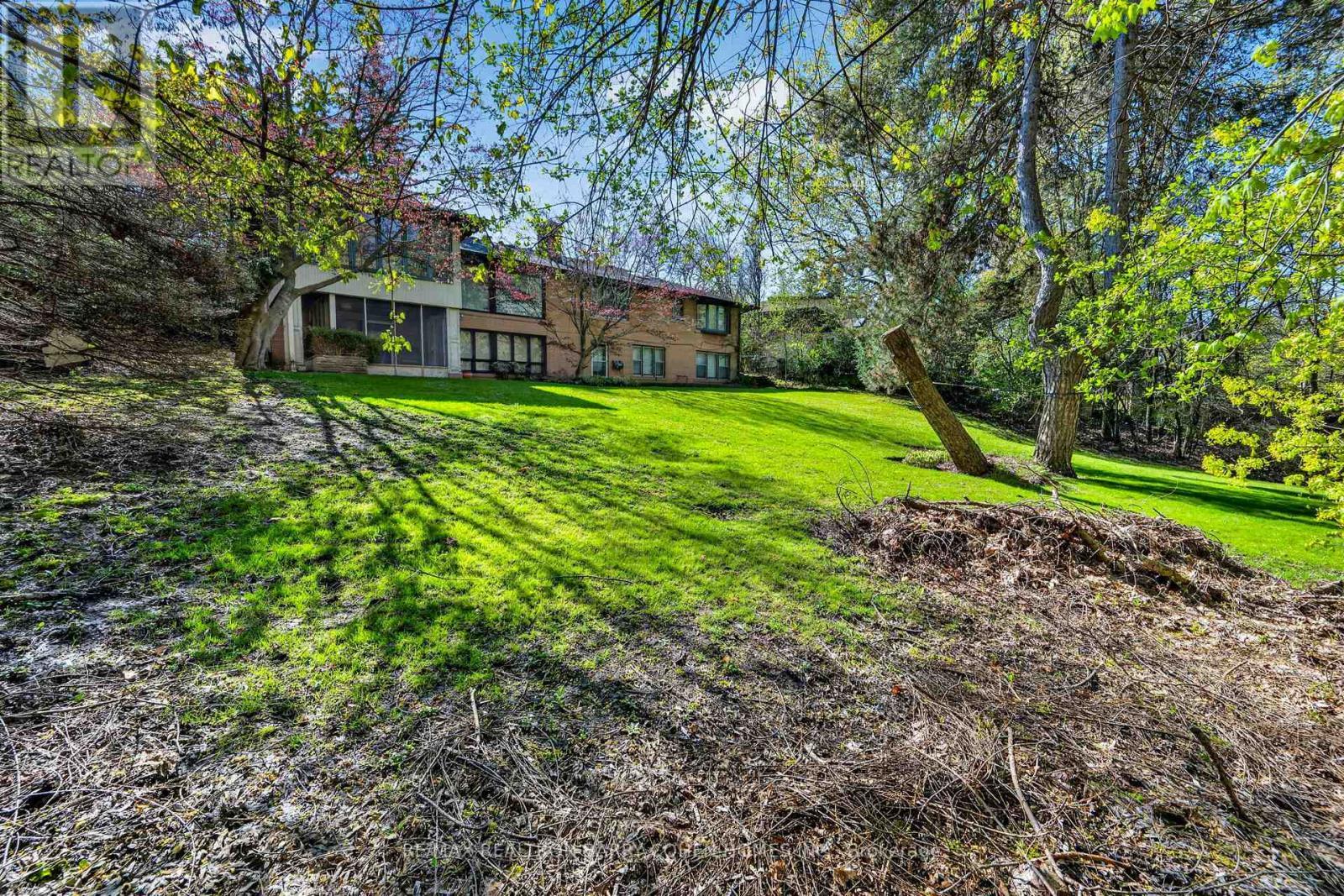 18 Brian Cliff Drive, Toronto, ON