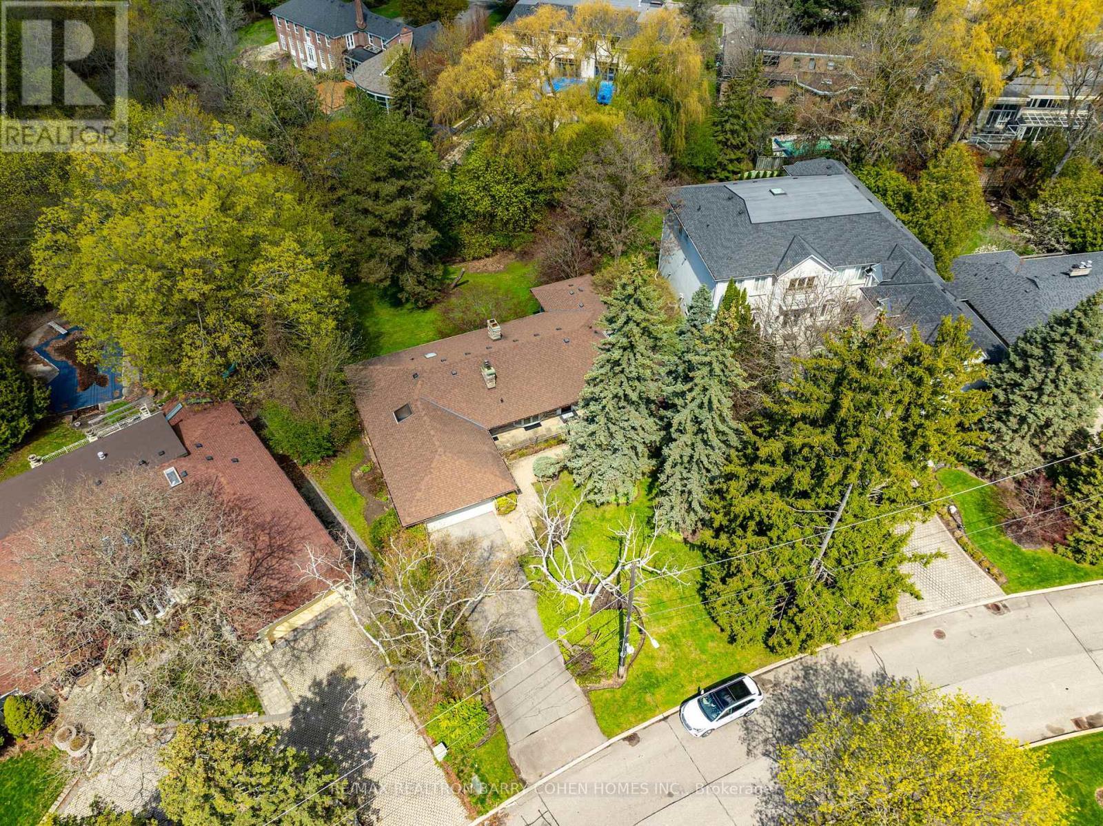 18 Brian Cliff Drive, Toronto, ON