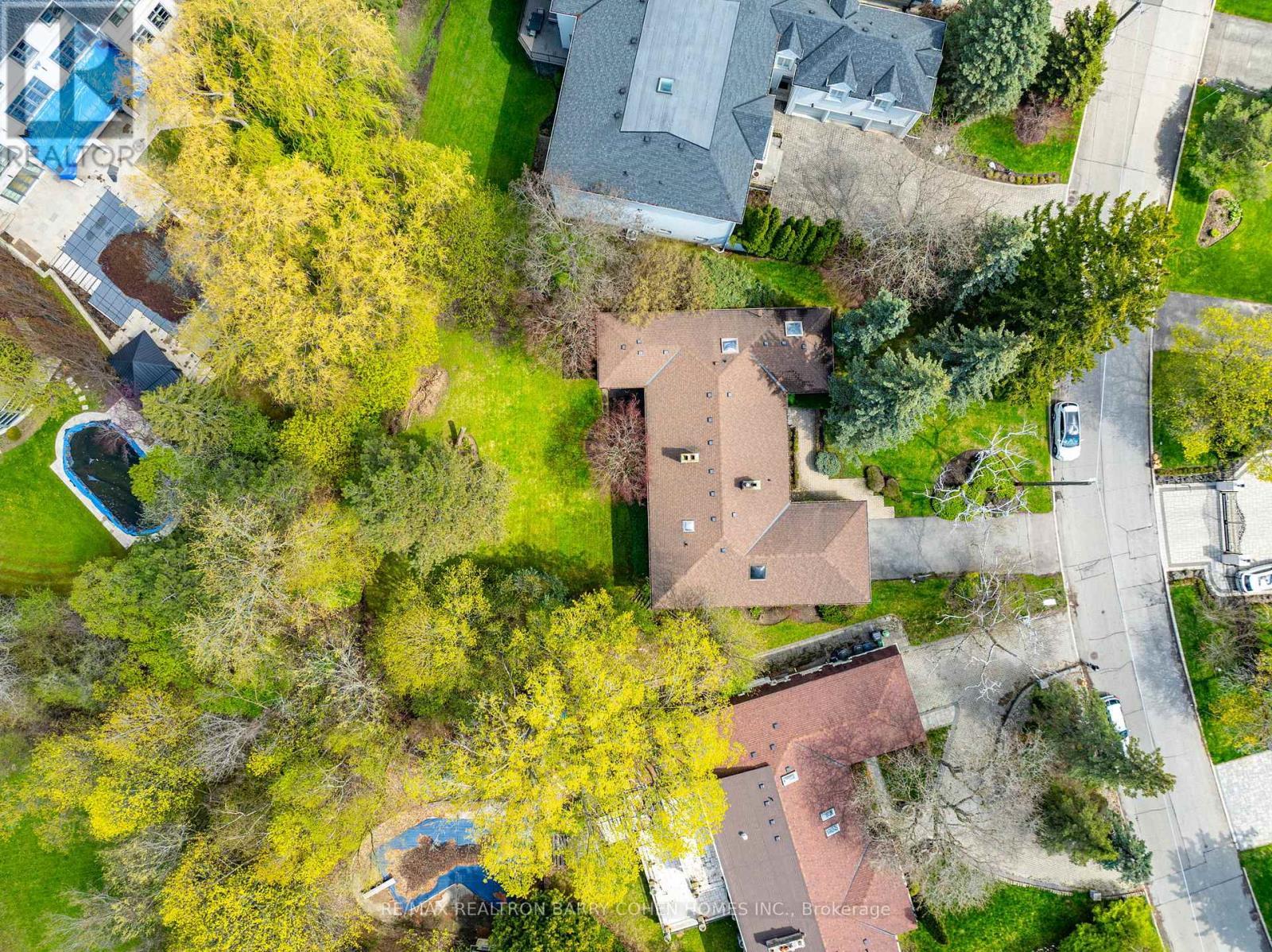 18 Brian Cliff Drive, Toronto, ON
