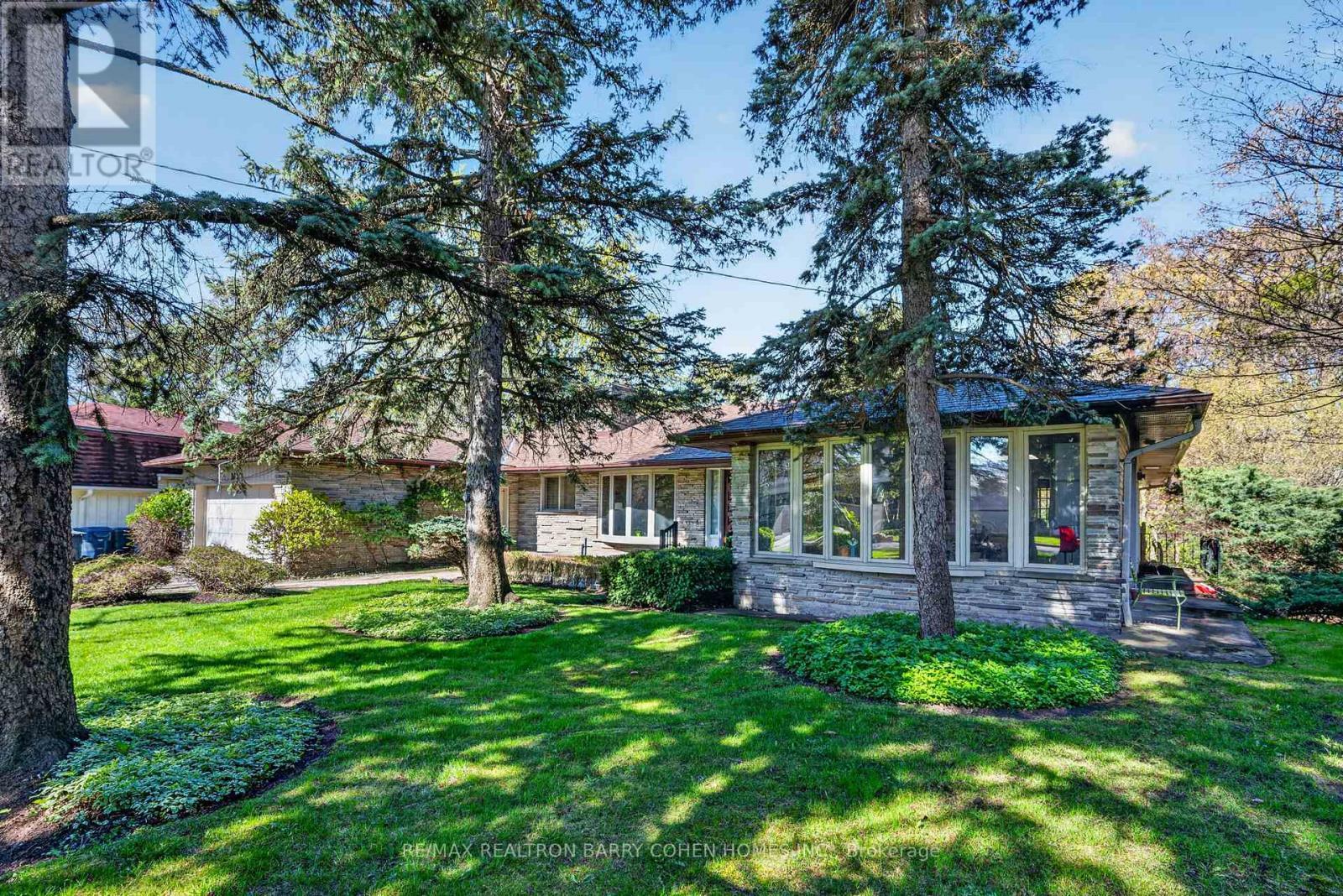 18 Brian Cliff Drive, Toronto, ON