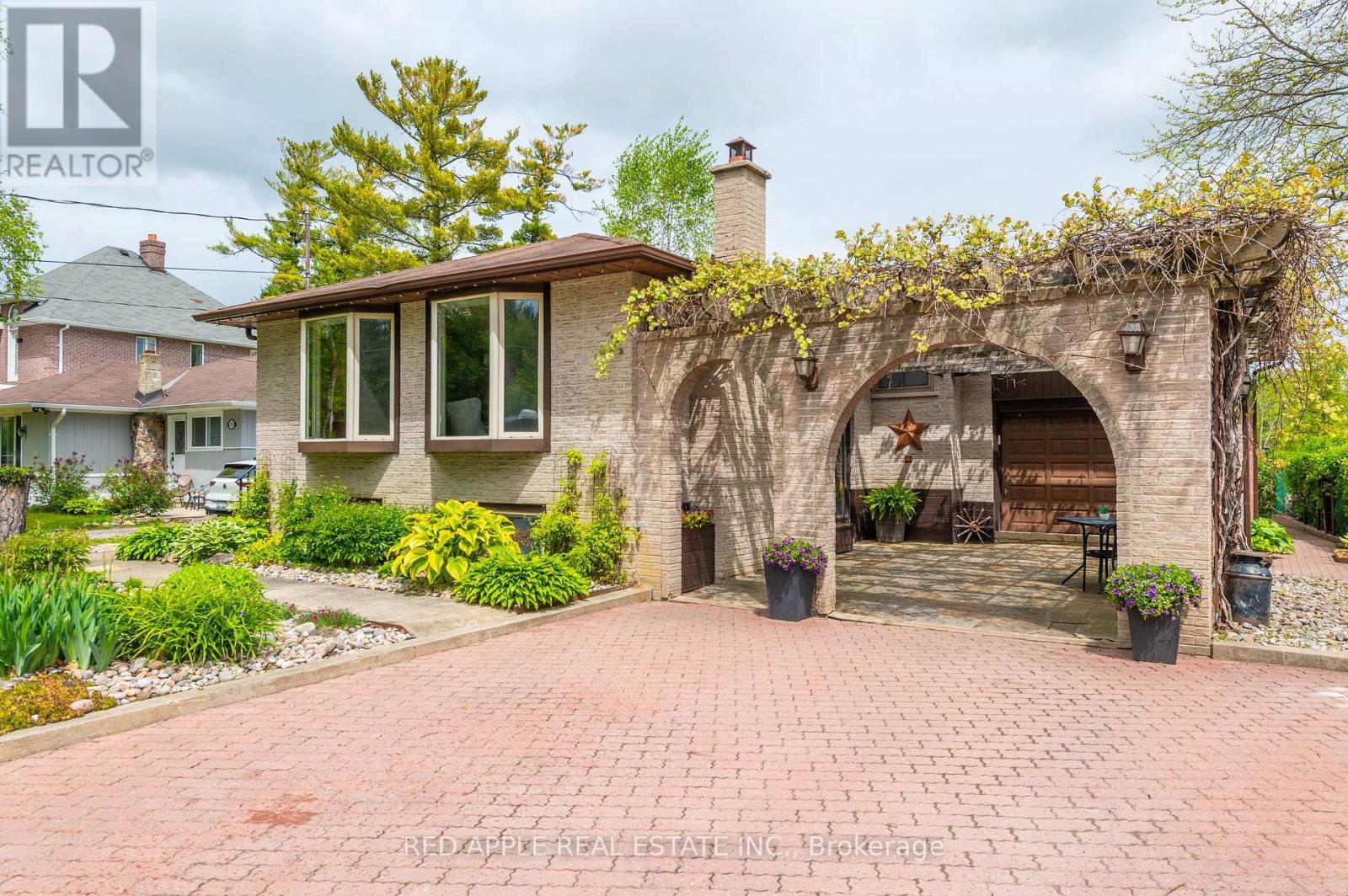 233 Sand Road, East Gwillimbury, ON