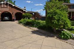 15 BRANTLEY CRESCENT Toronto, ON M3J 1X4
