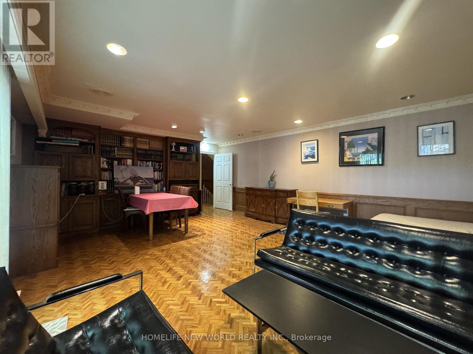 15 Brantley Crescent, Toronto, ON