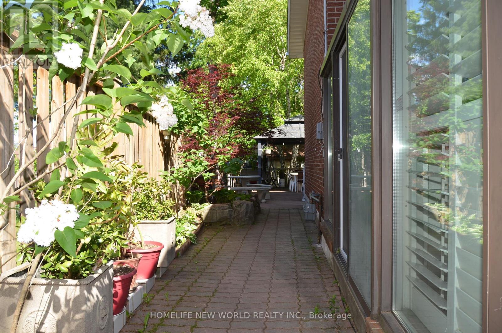 15 Brantley Crescent, Toronto, ON