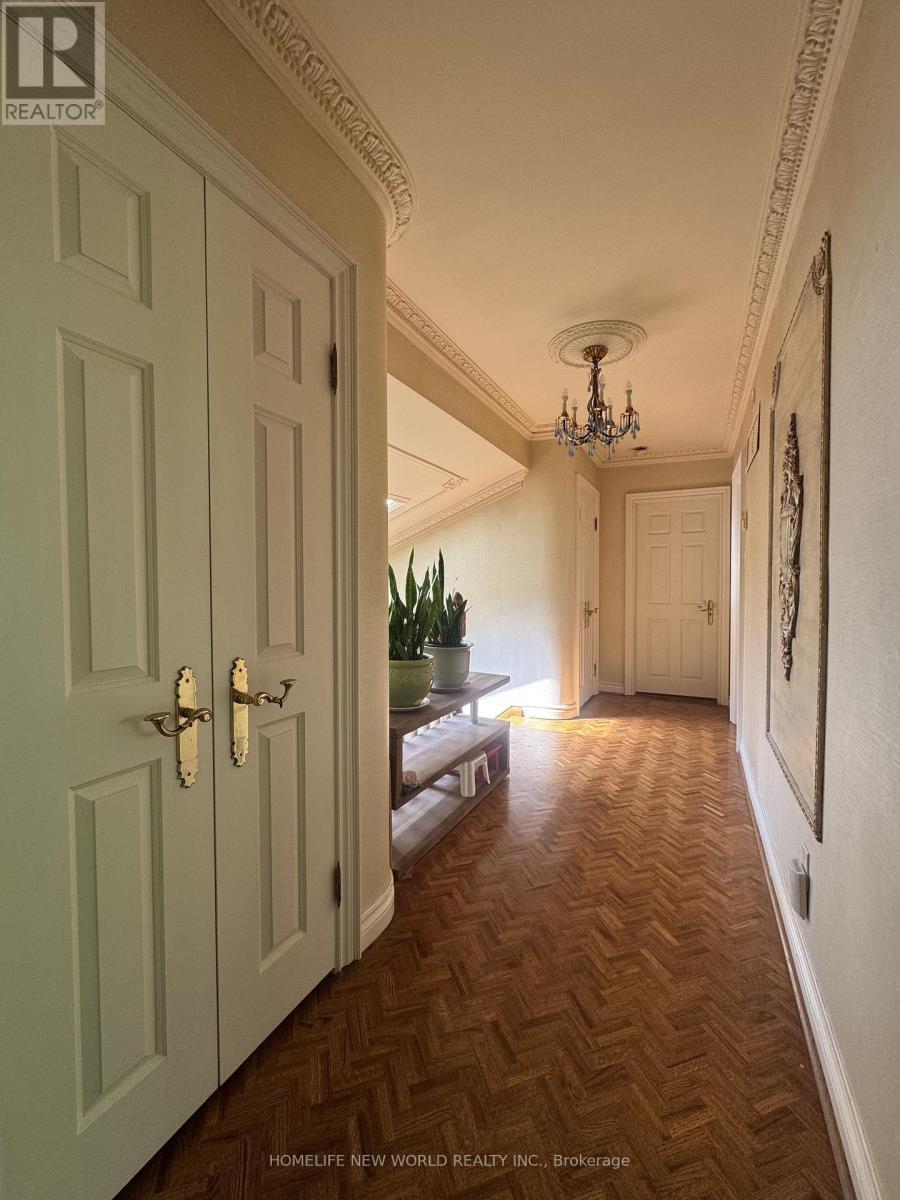 15 Brantley Crescent, Toronto, ON