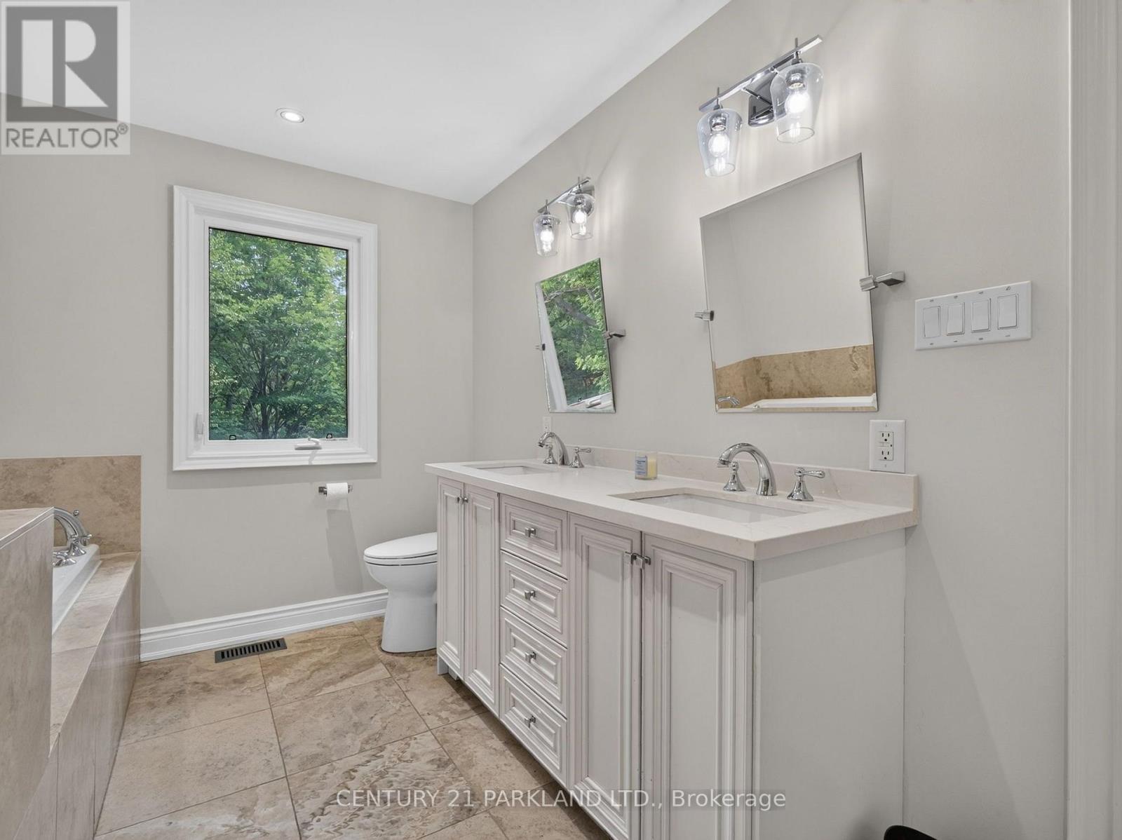 1302 Hillview Crescent, Oakville, ON