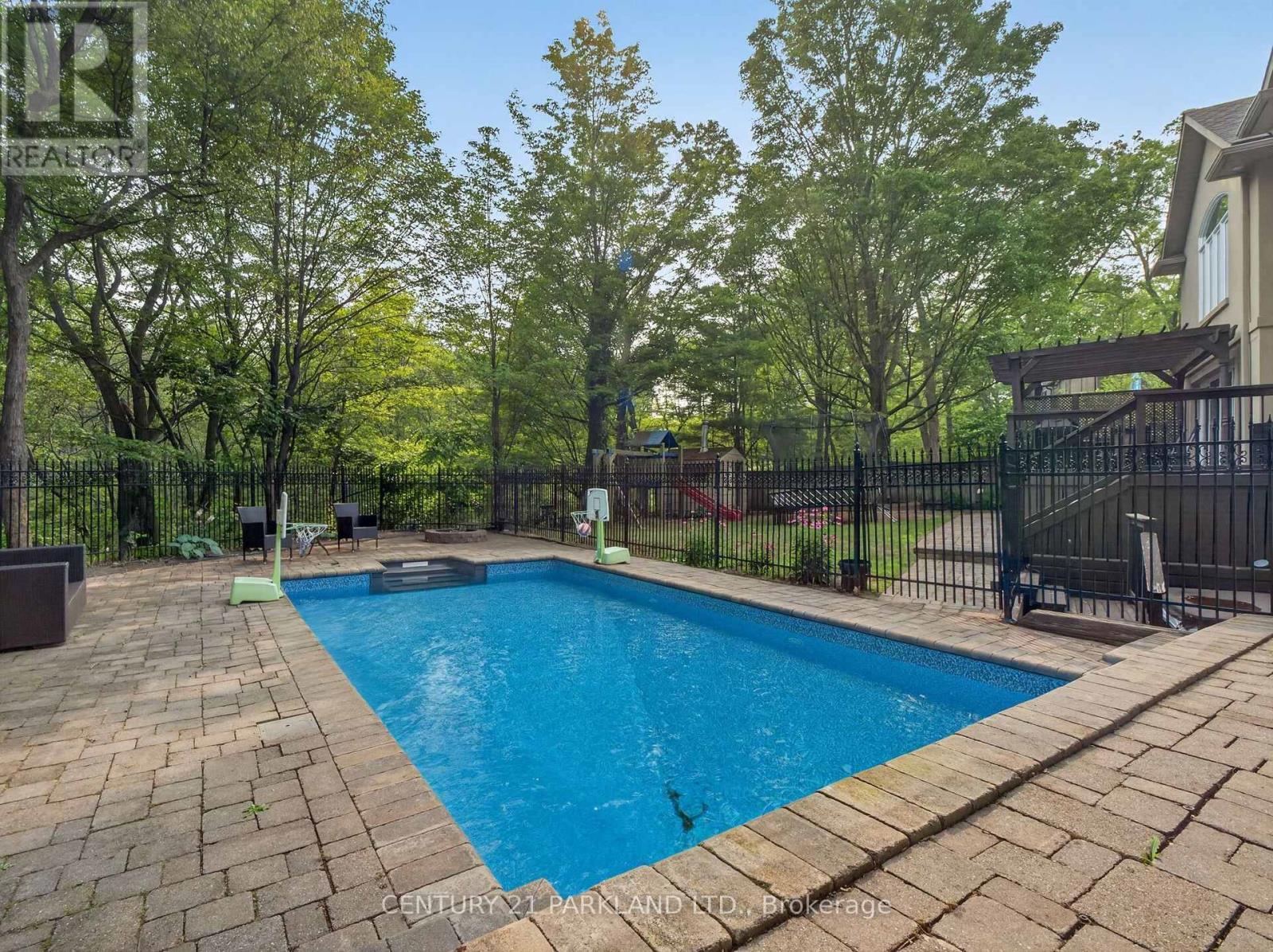 1302 Hillview Crescent, Oakville, ON