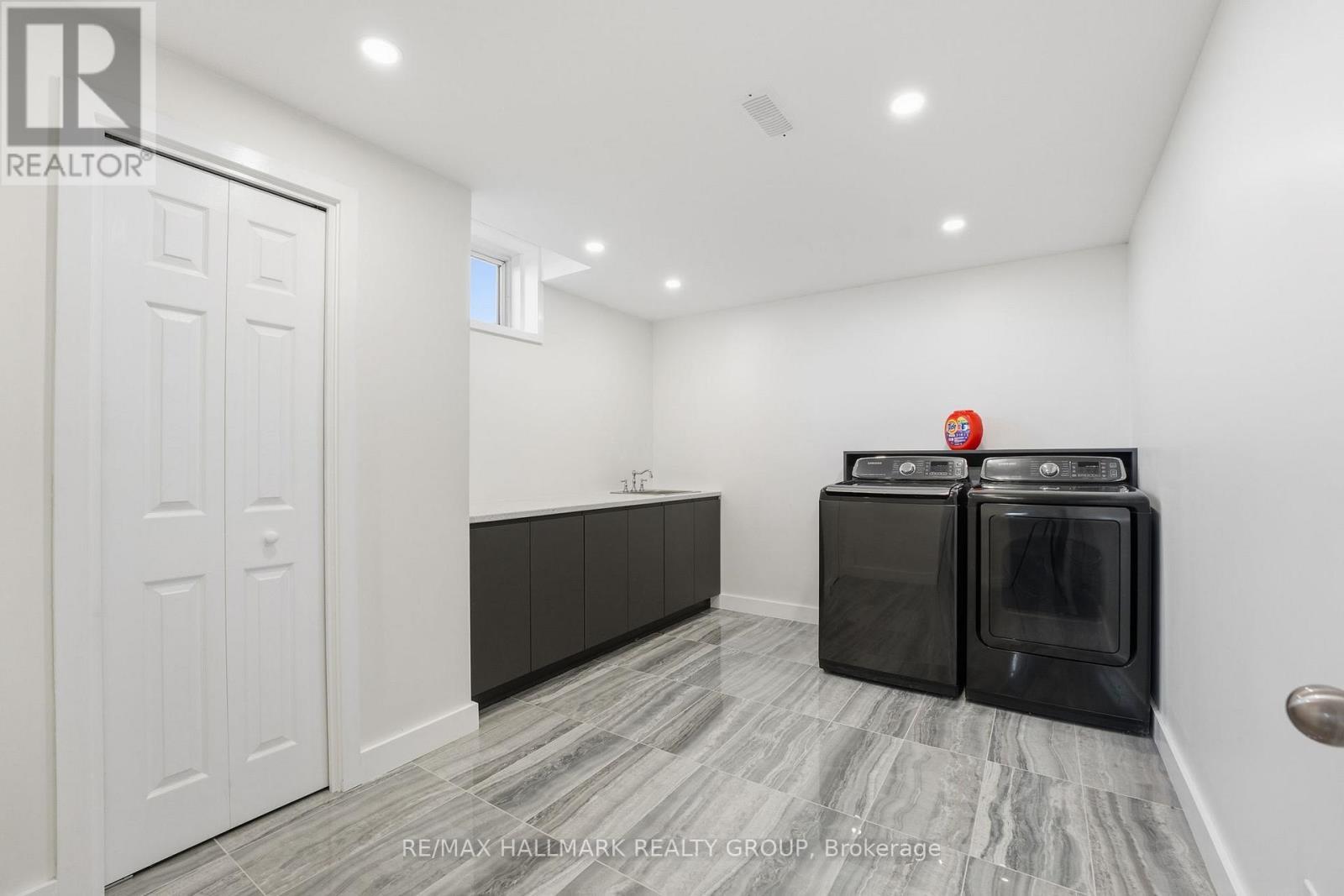 Large laundry room with sink - 11709 County 38 Road, North Dundas, ON