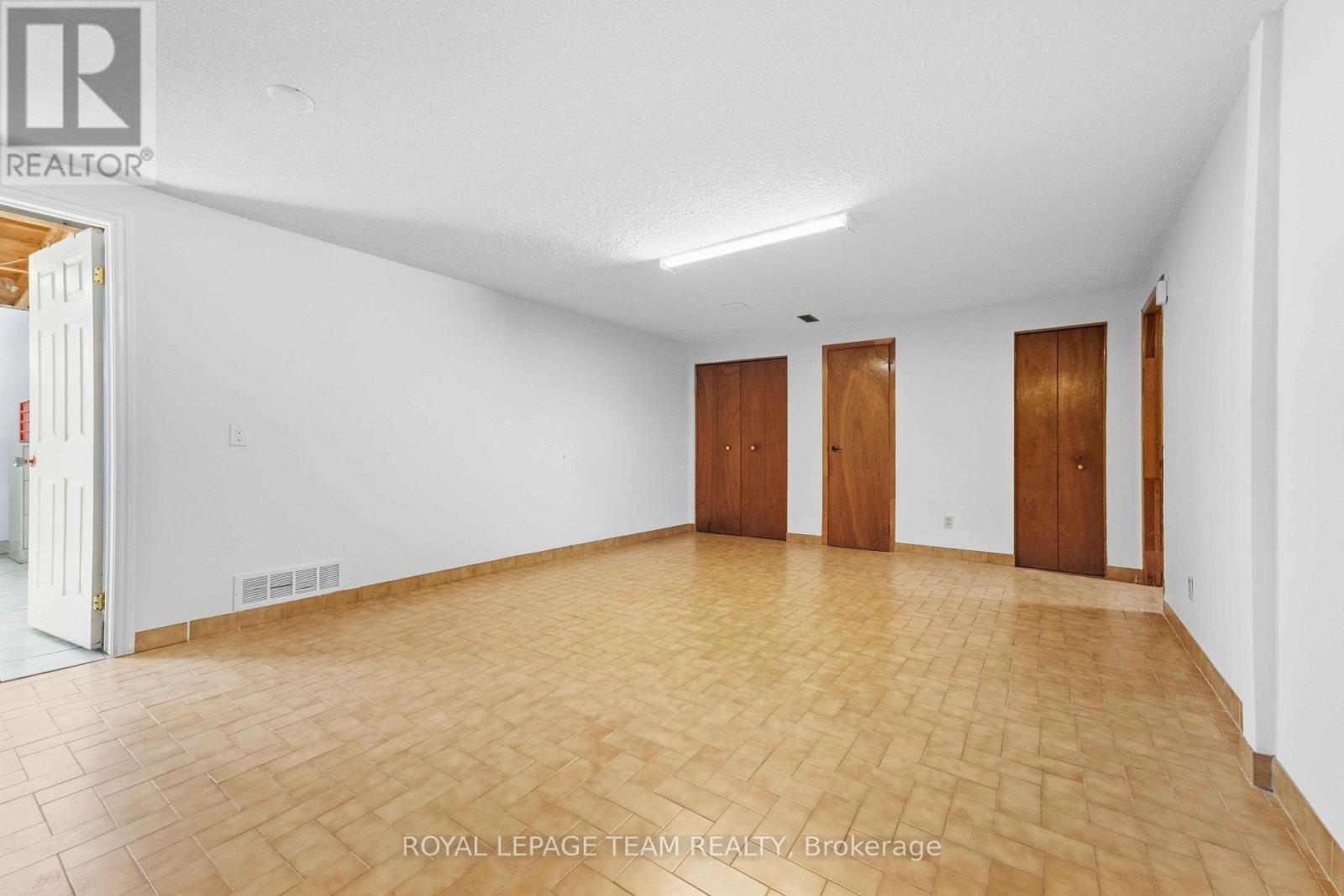 1515 Valmarie Avenue, Ottawa, ON
