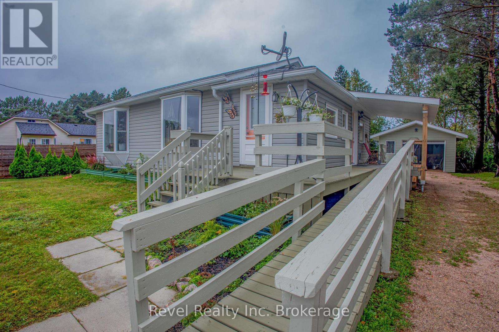 2 Lincoln Avenue, South River, ON