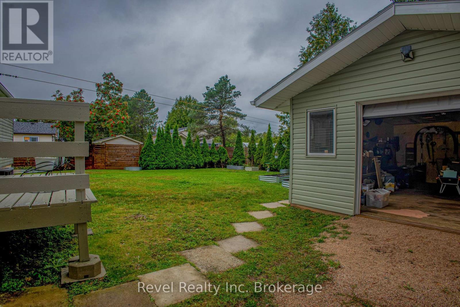2 Lincoln Avenue, South River, ON