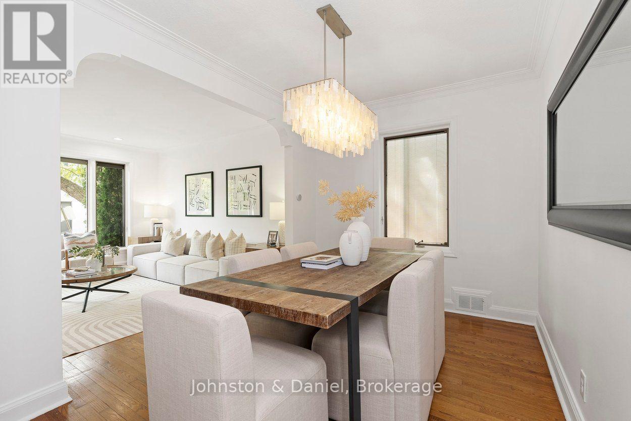 4 Lyndhurst Court, Toronto, ON