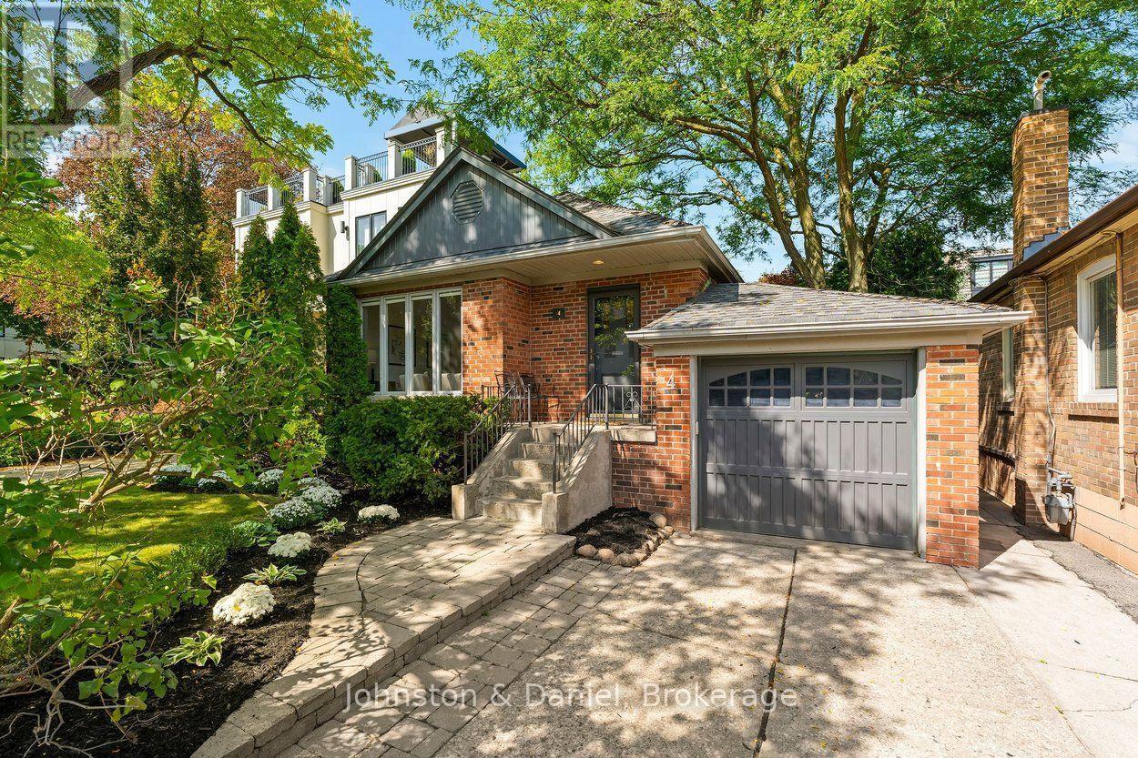 4 Lyndhurst Court, Toronto, ON