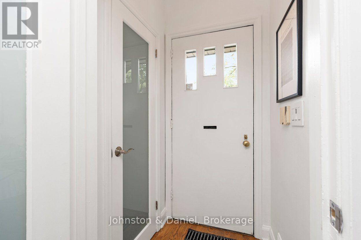 4 Lyndhurst Court, Toronto, ON