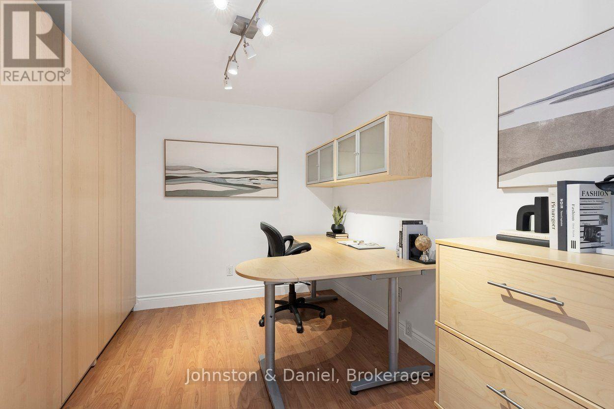 4 Lyndhurst Court, Toronto, ON