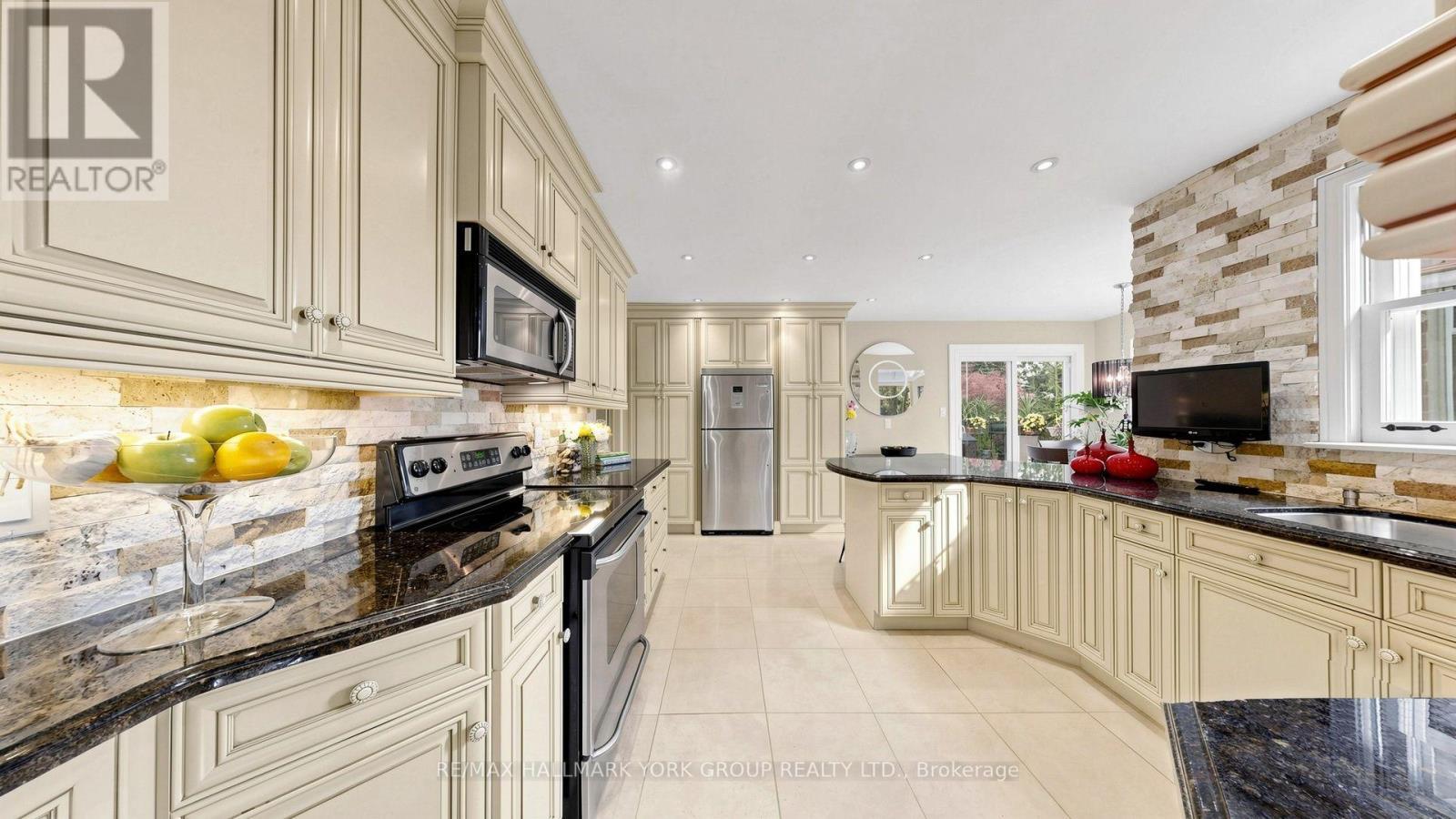 45 Pinnacle Road, Toronto, ON