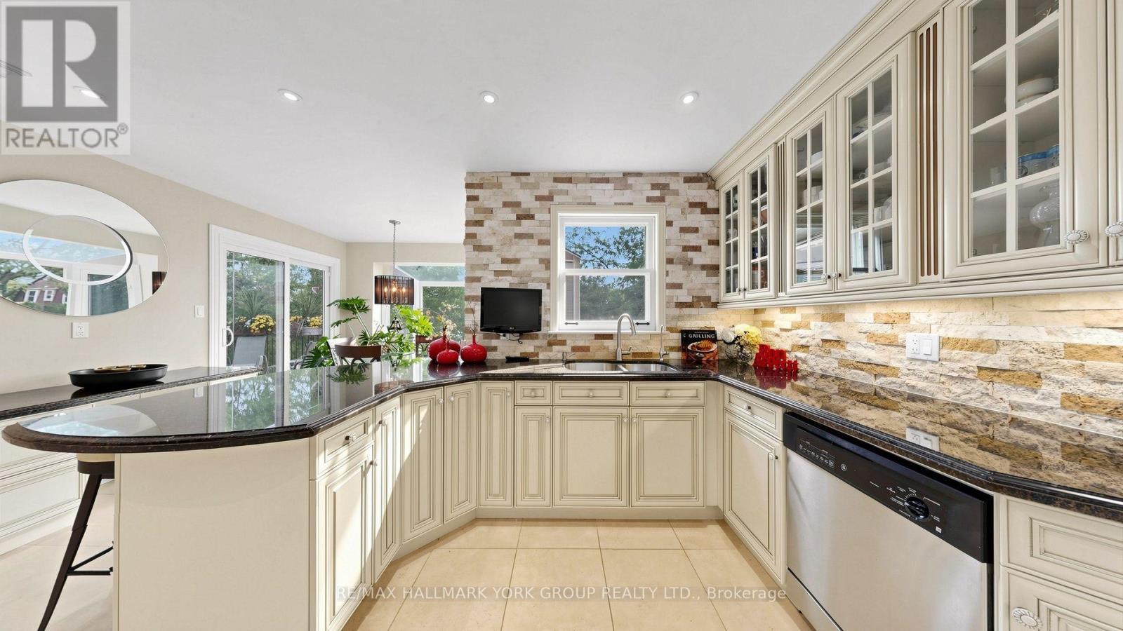 45 Pinnacle Road, Toronto, ON