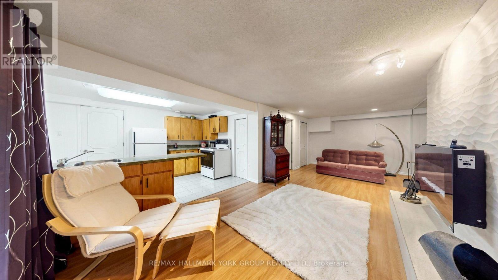 45 Pinnacle Road, Toronto, ON